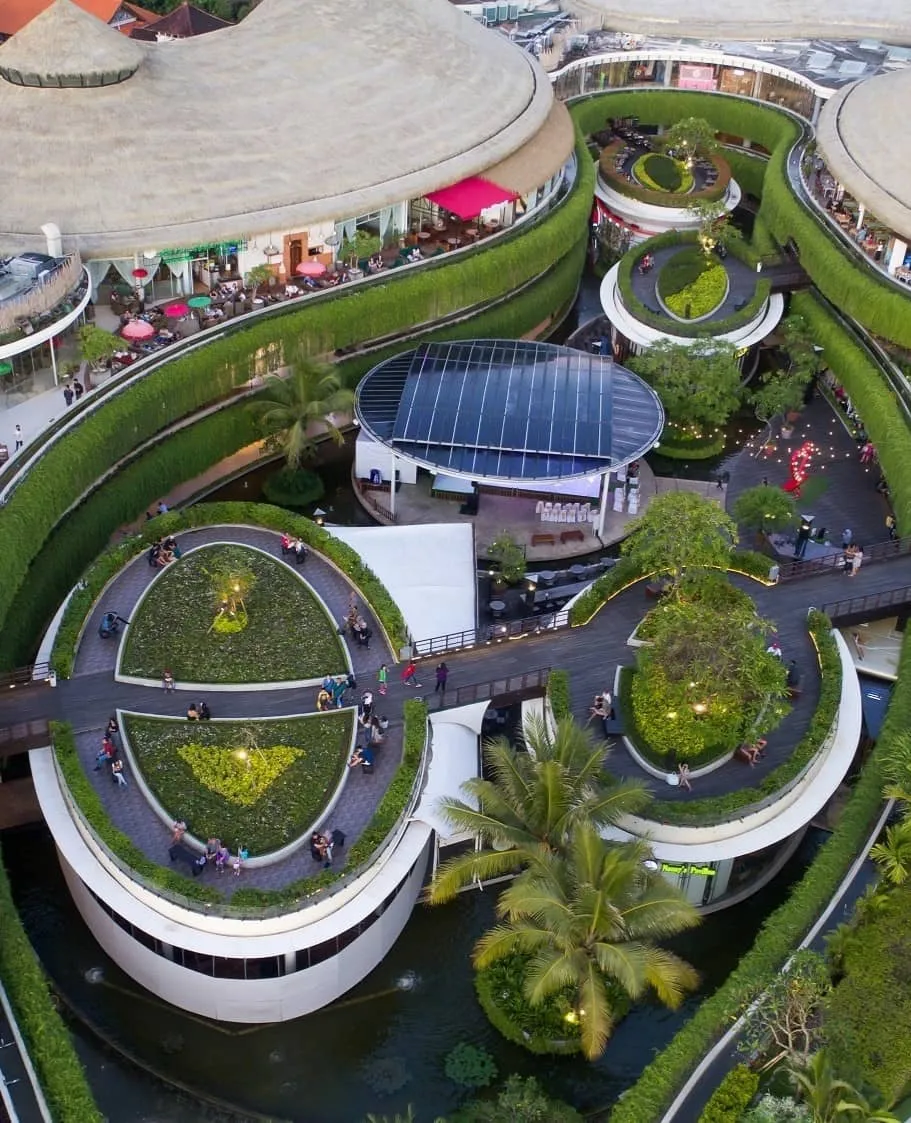 Beachwalk in Kuta Beachwalk in Kuta