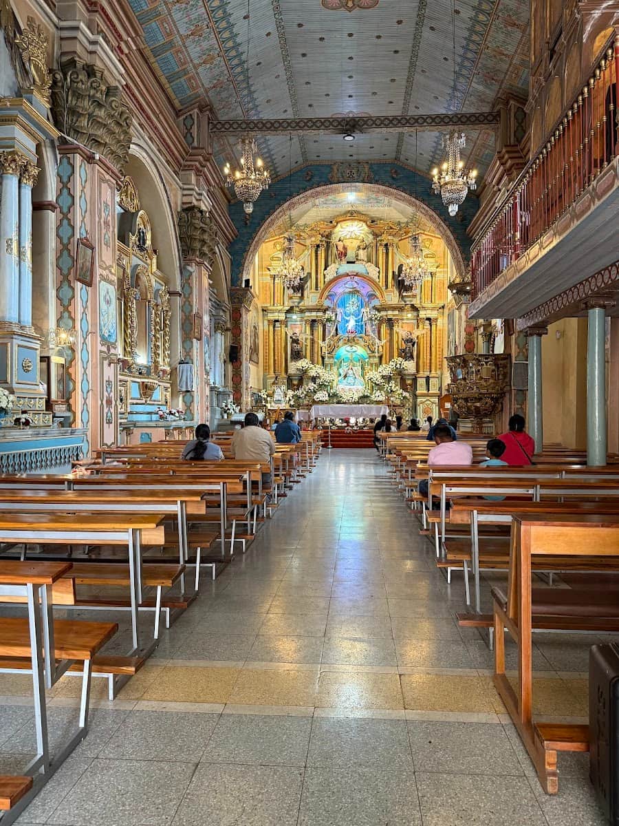 Catedral de la Inmaculada Concepción, Cuenca, Ecuador Catedral de la Inmaculada Concepción, Cuenca, Ecuador