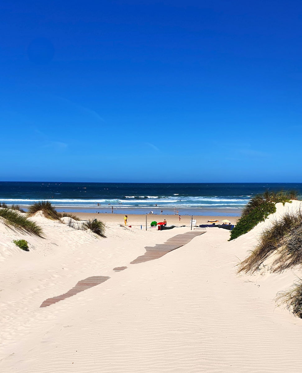 Cova da Alfarroba beach, Portugal Cova da Alfarroba beach, Portugal